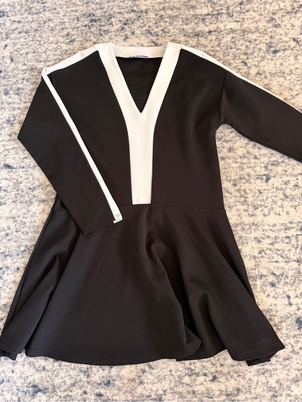 Zara Black and White V-Neck Long Sleeve Mini Dress